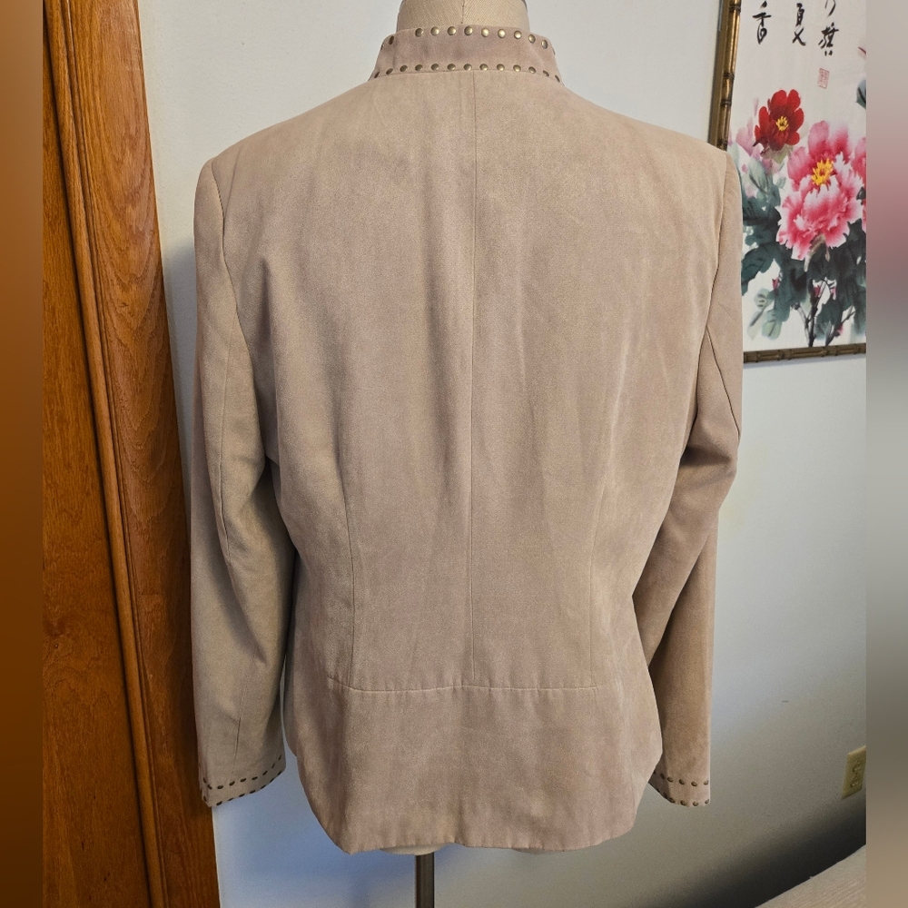 DRESSBARN FAUX SUEDE BEIGE OPEN FRONT JACKET. SIZE XL. - Picture 3 of 10